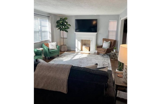 Ritter Park Flats. Convenient and spacious!