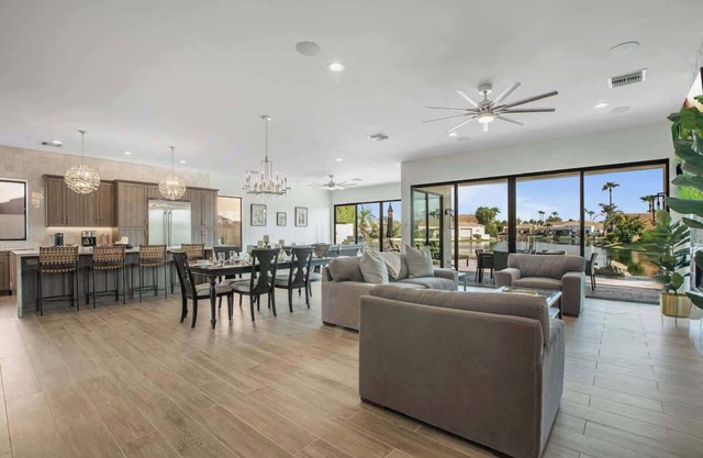 Heated Pool at no Charge, 4 Bedrooms 3 Baths, Gourmet kitchen