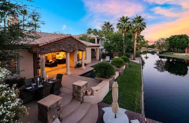 Luxus 3 Schlafzimmer Haus in Gated Ocotillo Community mit beheiztem Pool