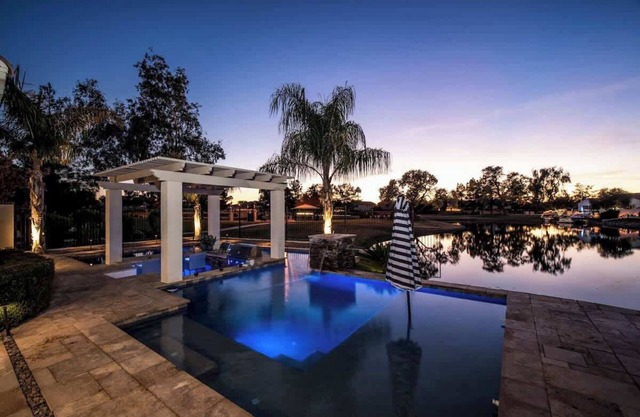 Heated Pool Included, Luxury 5 Bed 4 Bath Home, Gourmet kitchen