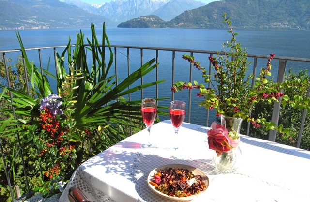 Riva di Pianello Balkon-Ferienwohnung am See (EG)