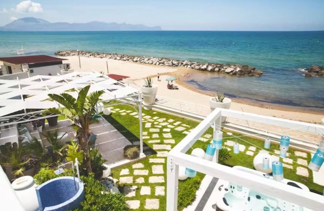 Riva Estate - Villa sulla spiaggia di Trappeto