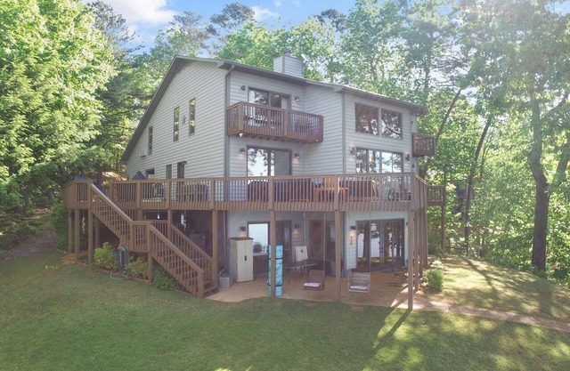 Rivendell at Smith Lake: 5 BR, 3.5 BA House in Crane Hill, Sleeps 14