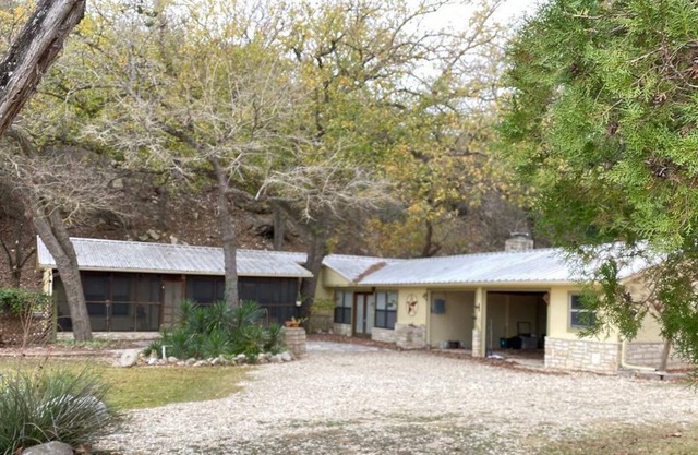 River access house! 3/2 and ping pong barn