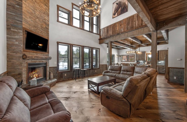 River bank lodge just minutes to Lake George with heated salt water pool