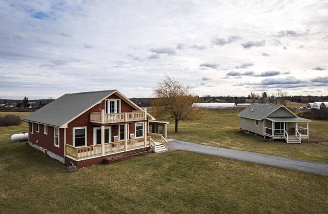 River & Charm: 2 Homes, on 10 Acres Near Clayton