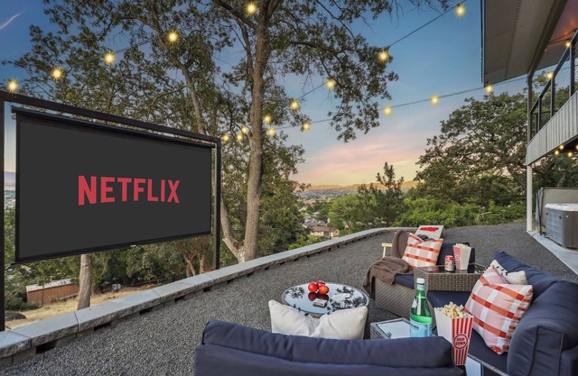 River Club: watch a movie outdoors under the stars, private hot tub, fire pit