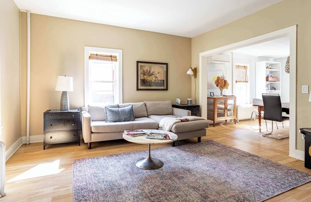 River Cottage: Riverfront Home, Walkable Community
