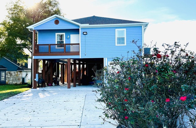 River front Colorado River house perfect for fishing & boating in Matagorda, TX