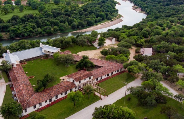 River Front Historic Lodge + Suites w/Scenic Stay on 14 Private Acres