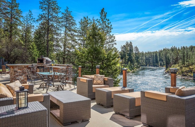 River front home w/river access🎣🏊‍♀🚣‍♂️🐕🚵‍♀️