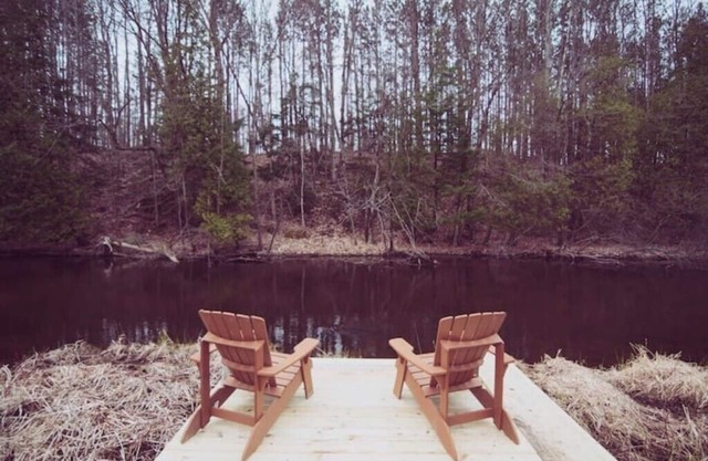 RIVER FRONT-Pet Friendly-Couples-Nature-Firepit