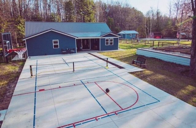 RIVER FRONT Pickleball & Bball Patio-Pets-2 houses