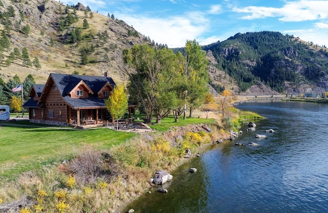 'River Front Ranch' Montana Retreat: Fishing Haven