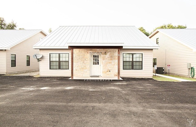 River Grove Rentals Haus # 9