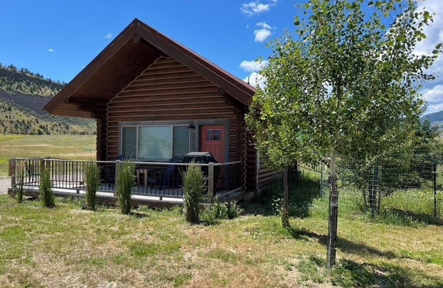 River Haven Cabin - North- Private River Access!