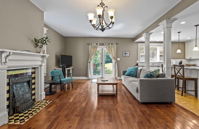 Waterford River House, 4 BR 2.5 BA Private Parking