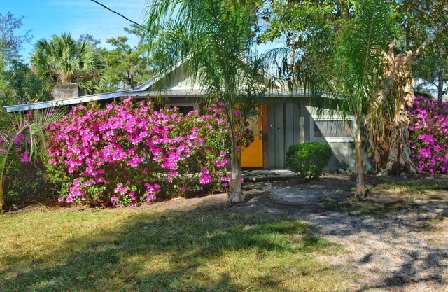 River House! Easy Living on Easy Street