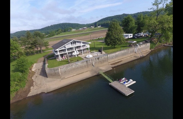 River house in Linden/Williamsport