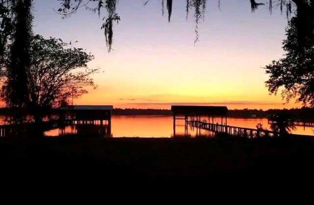 River House Retreat on Doctors Lake