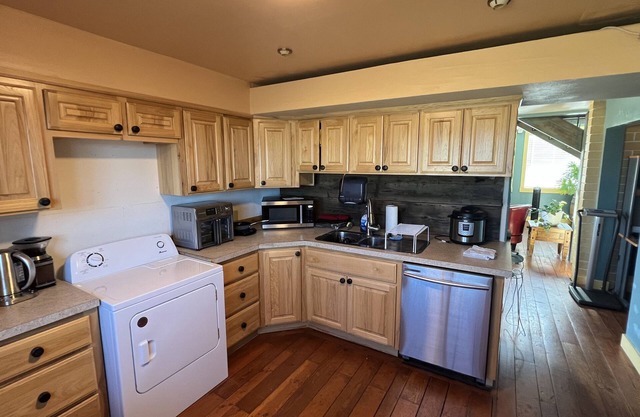 RIVER LODGE- This property has shared living space and perfect for business stay