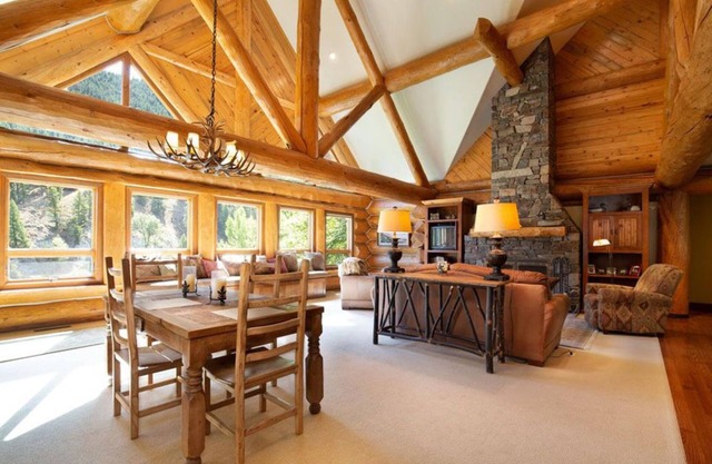 RIVER MAGIC! Riverfront Private Retreat—Fish and Kayak from the Backyard!