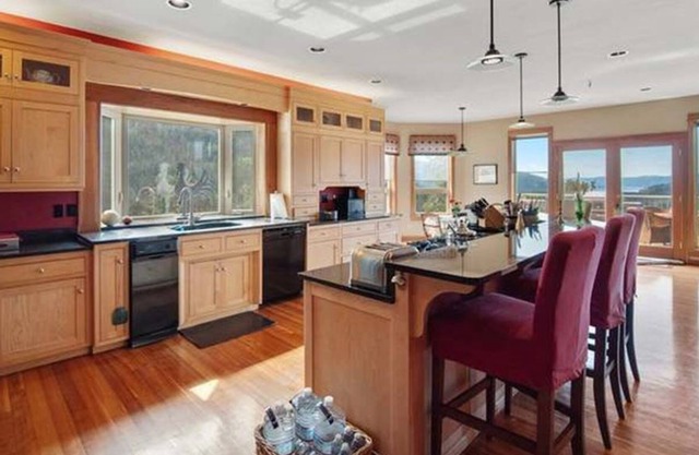 River/Mountain View House Suite #4