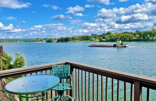 River Port | 3 Bed Condo Waterfront on Ohio River