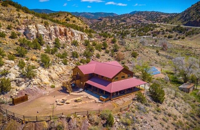 Royal Gorge River Ranch ~ Rafting, Zip-Line-Touren, Skifahren, ATV & mehr
