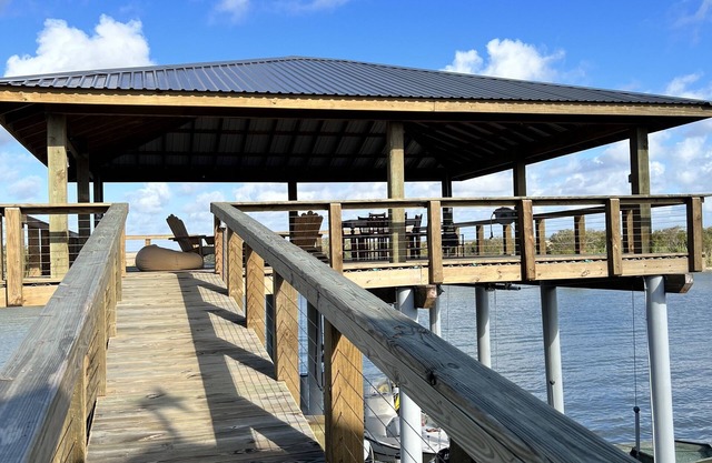 River Rendezvous! Newly renovated with newly constructed boathouse