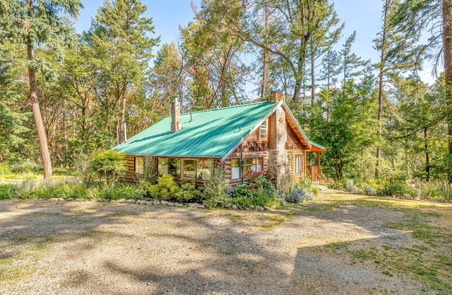 -River Retreat Log Cabin w/ Gym, Game Room, and Sauna-