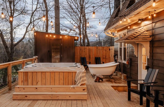 River Retreat: Sauna, Hot Tub, Cold Plunge & More