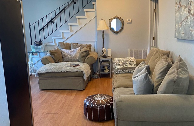 River Ridge cottage sleeps 6 Pet's Welcome 30 day min