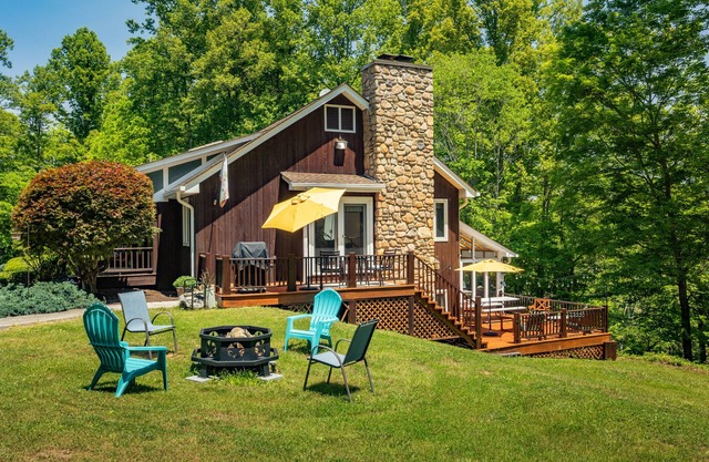 River Rock Retreat 3bd/2ba, firepit, wadeable river, 15min from Downtown Bristol