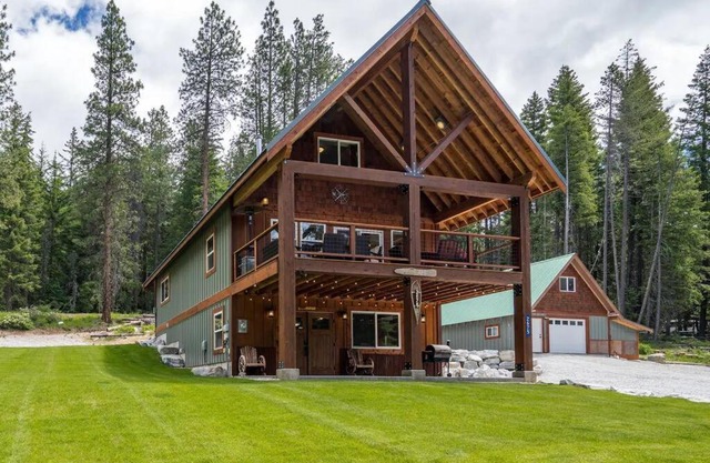 River's Bend Lodge - Hot Tub, Fire Pit, Games & Ski
