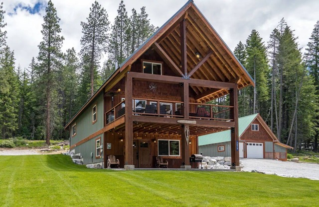 River's Bend Lodge- Hot Tub, Fire Pit, Games & Ski