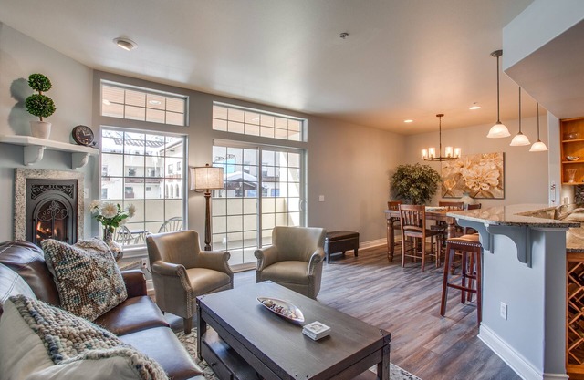 River's Echo Downtown Leavenworth Eigentumswohnung Ferienwohnung, Bergblick für 6 Personen