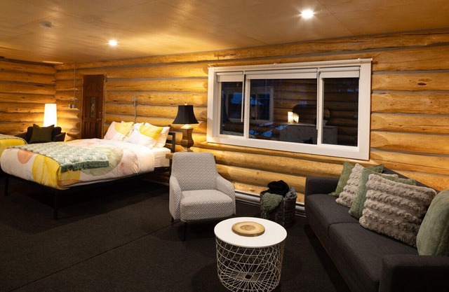 River's Edge Retreat - Granite Glamping Cabin