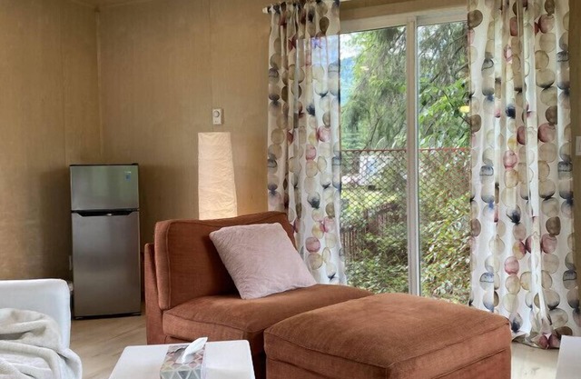 River's Edge Retreat - Shale Glamping Cabin