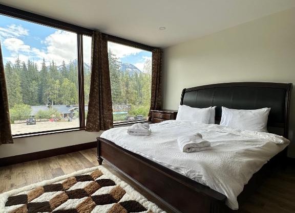River Safari Mountain View Suite