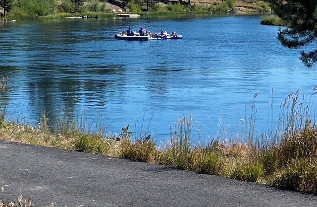 River/Ski Home on Deschutes River, 2 bedroom-sleeps 5, 26 miles to Mt. Bachelor.