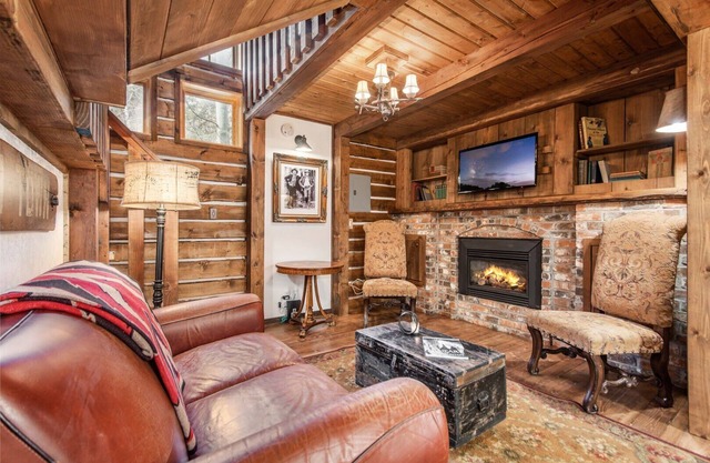 River Song Cottage - 2 Minuten zu Fuß zum Sundance Resort, tierfreundlich, Lage, Whirlpool, Bach, ruhig