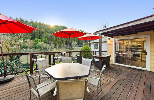 River Time ~ Come Stay on the River! Access to Park, Riverfront, In Town