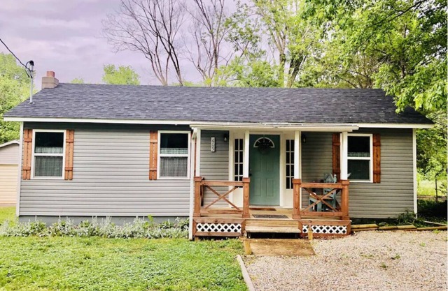 River Time Cottage Get Away! 1/2 Mile from Current River!