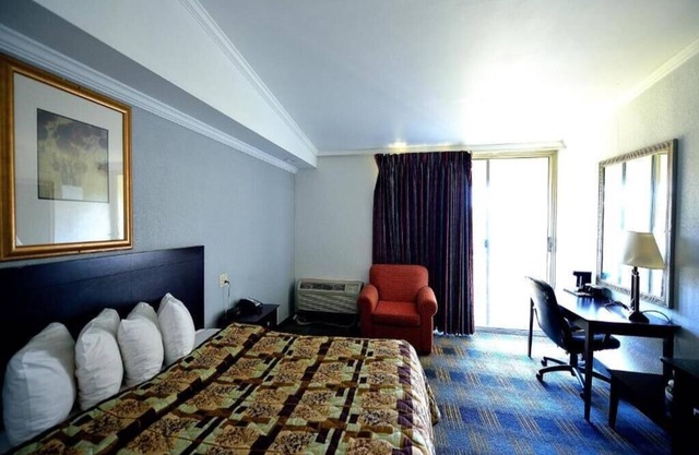 River-view, 1 King Bed with Balcony