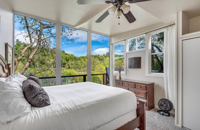 ✨River View Lodge | Private River Access, Hot Tub, Kayaks & Views