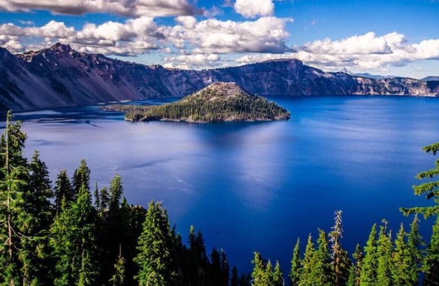 River View!! Pets Ok! Short drive to Crater Lake!!