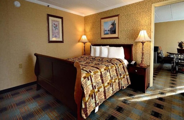 River-view Room, King Suite with Jetted tub and Ba