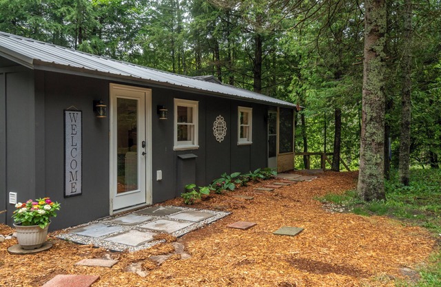River Watch at Roaring Brook-Betsie River Frontage & easy access to Crystal Mtn