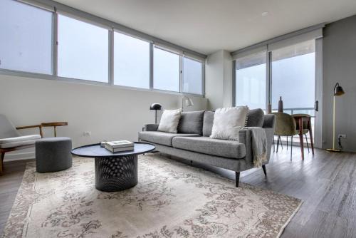 River West 2br w party room nr fulton market CHI-1024